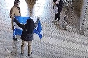 Ο ΥΠΕΞ για την προφυλάκιση των Ελλήνων που φωτογραφήθηκαν με την ελληνική σημαία στην Αγία Σοφία: Ευελπιστούμε ότι άμεσα θα επιλυθεί το ζήτημα