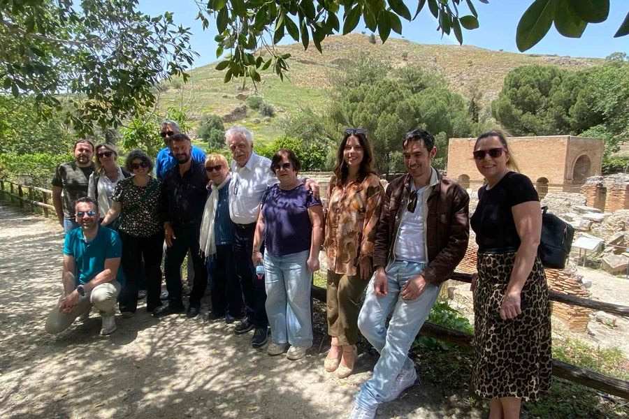 Ο πρόεδρος του σωματείου «ΔΙΑΖΩΜΑ» στον αρχαιολογικό χώρο της Γόρτυνας