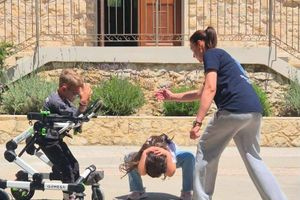 (ΦΩΤΟ) Ο μικρός Μιχάλης δίδαξε και… αυτοάμυνα