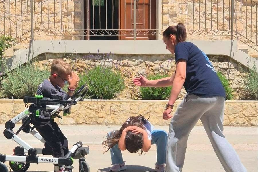 (ΦΩΤΟ) Ο μικρός Μιχάλης δίδαξε και… αυτοάμυνα