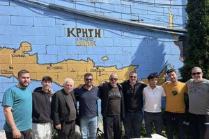 Το ευχαριστώ του Κρητικού καλλιτέχνη Πέτρου Μαρούλη για την Κρητική νεολαία “Ιδομενέας” στη Νέα Υόρκη
