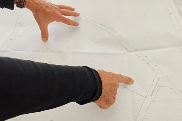 Xάος με το Κτηματολόγιο: Κρητικός αγόρασε 3,5 στρέμματα και έχασε τα 2,5 από ιδιοκτήτρια “φάντασμα” στην ανάρτηση – Ιστορία για αγρίους με έγγραφα