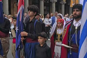 Συγκίνηση στο Σίδνεϊ στο μνημείο των ηρώων της ANZAC, για την 85η επέτειο από τη Μάχη της Κρήτης