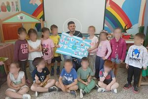 Ο Κωνσταντίνος που «βλέπει» με την καρδιά μίλησε για την καθημερινότητα του στα μικρά παιδιά