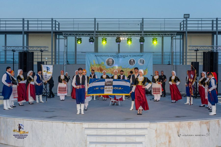 Το Βεάκειο «πλημμύρισε» Κρήτη: Μια συγκλονιστική βραδιά μνήμης για τα 85 χρόνια από τη Μάχη της Κρήτης