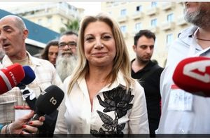 Η Μαρία Καρυστιανού κατέθεσε στην Εισαγγελία του Αρείου Πάγου την ιδρυτική διακήρυξη του κόμματος «Ελπίδα για τη Δημοκρατία»