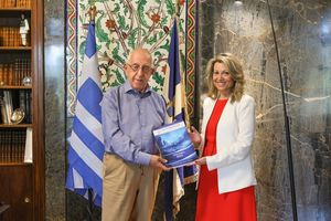 Επίδοση της ετήσιας έκθεσης από την Πρόεδρο της Επιτροπής Κεφαλαιαγοράς στον Πρόεδρο της Βουλής