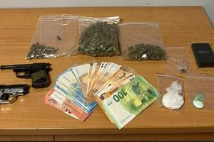 Χειροπέδες σε αλλοδαπό στα Χανιά για όπλα και ναρκωτικά
