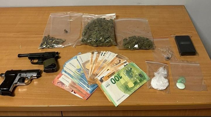 Χειροπέδες σε αλλοδαπό στα Χανιά για όπλα και ναρκωτικά