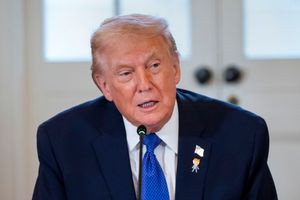 Οι άκριτες αποφάσεις του Donald Trump προάγουν επιστημονικά την Κίνα