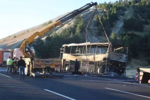 Τραγωδία στην Τουρκία: Λεωφορείο τυλίχτηκε στις φλόγες – Οκτώ νεκροί, ανάμεσά τους και ένα αγοράκι 9 μηνών