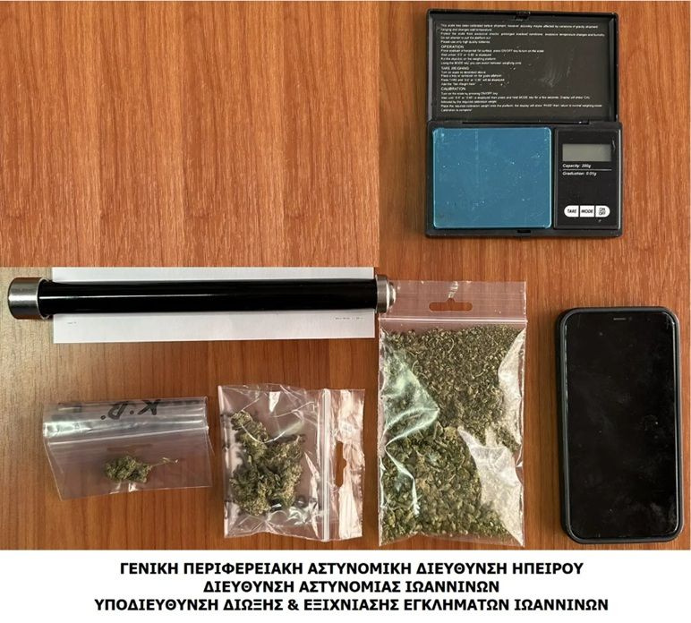 Στα χέρια της ΕΛ.ΑΣ. επικίνδυνος αλλοδαπός – Με ναρκωτικά, όπλα και γροθιές κατά αστυνομικών