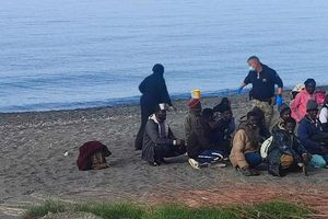 (ΦΩΤΟ – ΒΙΝΤΕΟ) Νέες αφίξεις μεταναστών νότια της Κρήτης