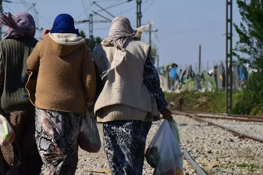 Άδειασαν οι δομές φιλοξενίας μετά τη μεταφορά εκατοντάδων μεταναστών