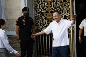 Αποφυλακίστηκε ο πρώην πρωθυπουργός της Ταϊλάνδης Τάξιν Σιναουάτρα