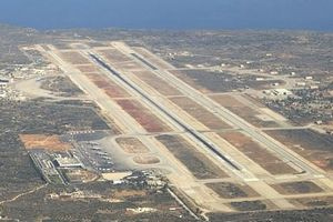 Αεροσκάφος με προορισμό τη Βεγγάζη έκανε αναγκαστική προσγείωση στα Χανιά