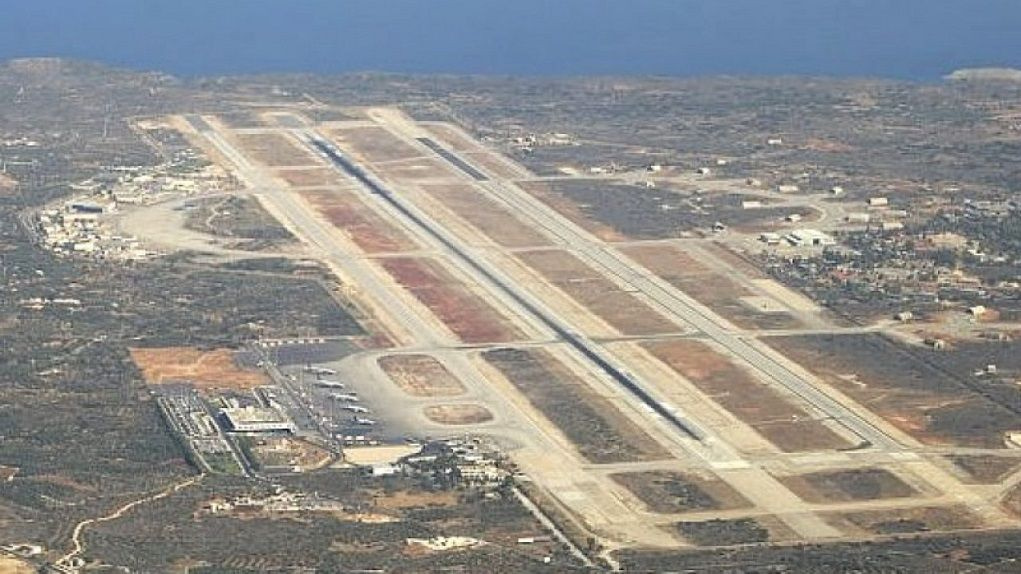 Αεροσκάφος με προορισμό τη Βεγγάζη έκανε αναγκαστική προσγείωση στα Χανιά