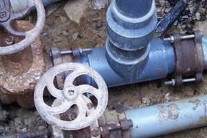 Ζημιά στον Κεντρικό Αγωγό του Ο.Α.Κ στα Καμισιανά του Δήμου Πλατανιά