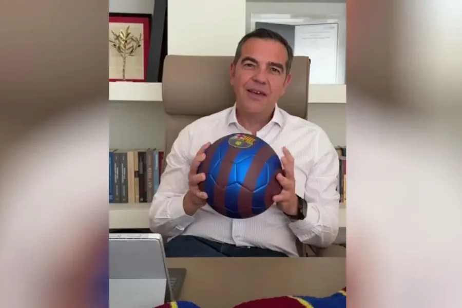 Αλέξης Τσίπρας: Στα χρώματα της Μπαρτσελόνα το νέο του κόμμα – «Το μπλε για την πατρίδα, το κόκκινο για τους αγώνες μας»