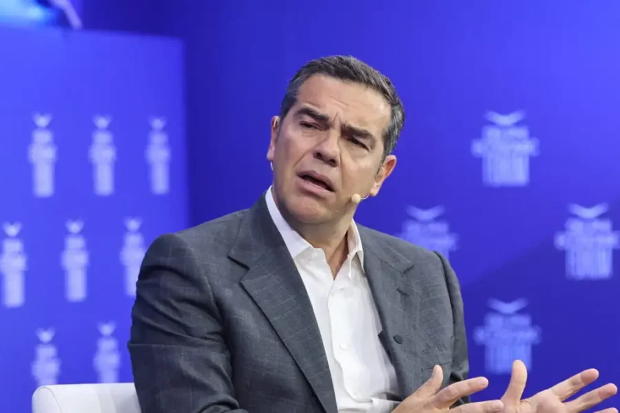 Ο Αλέξης Τσίπρας έκανε τα μουσικά αποκαλυπτήρια του νέου κόμματός του