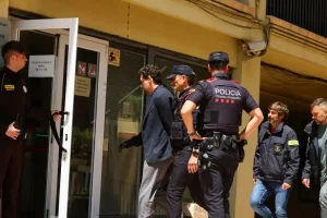 Mango: Ο Τζόναθαν Άντικ αφέθηκε ελεύθερος με εγγύηση 1.000.000 ευρώ για τον θάνατο του πατέρα του