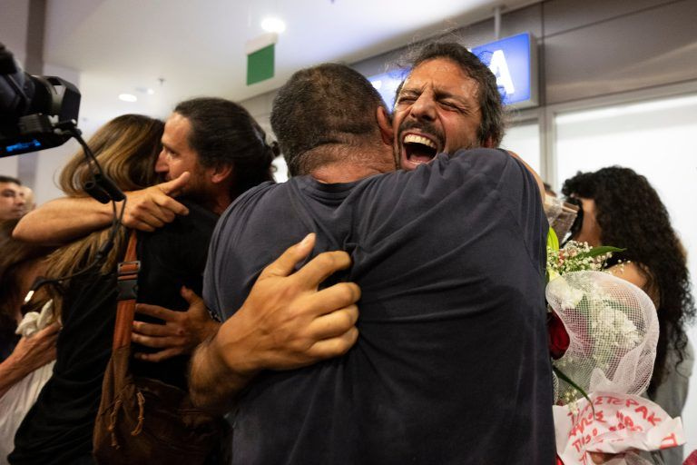 Επέστρεψαν στη χώρα μας οι Έλληνες ακτιβιστές του στολίσκου για τη Γάζα: «Ήταν η πιο βάρβαρη εμπειρία»