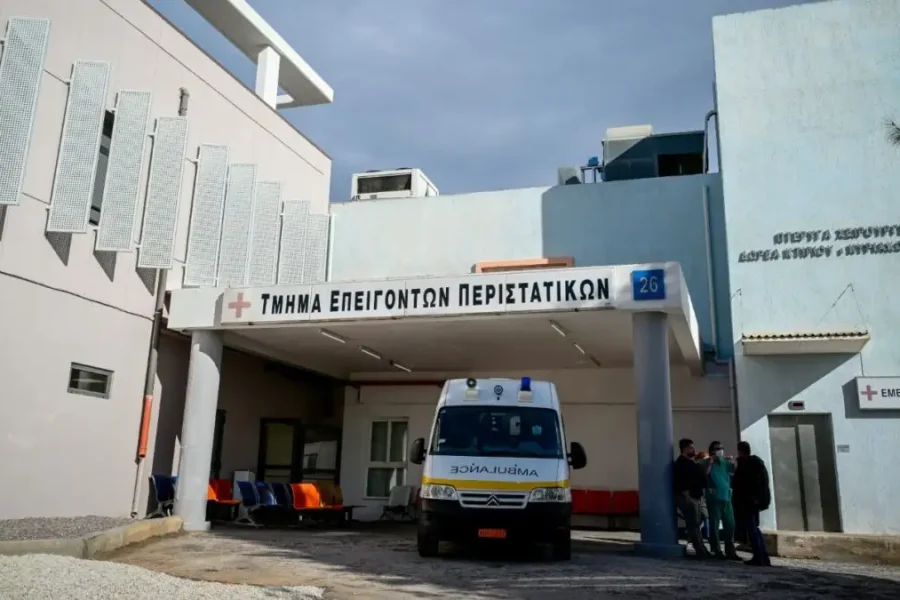 Σοκ στην Ηλιούπολη: Δύο 17χρονες έπεσαν στο κενό από τον 6ο όροφο πολυκατοικίας