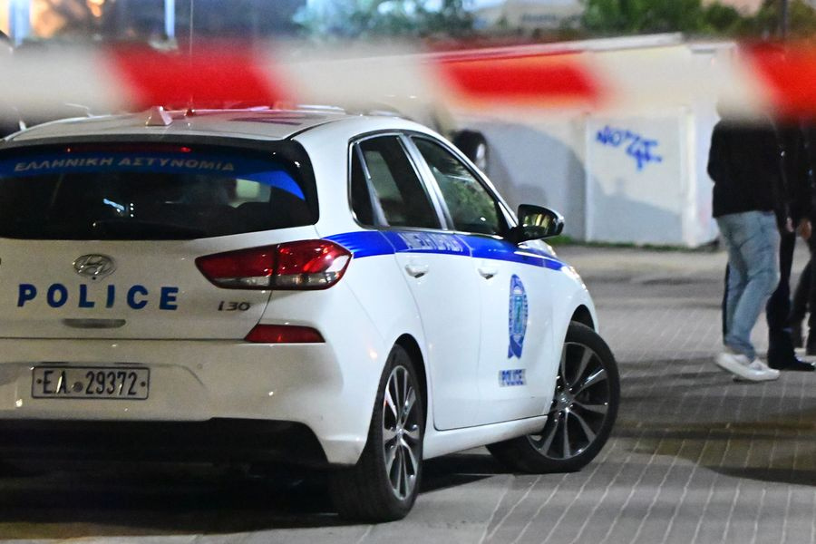 Σοκ στην Αμμουδάρα: Δολοφονήθηκε 20χρονος έξω από μίνι μάρκετ