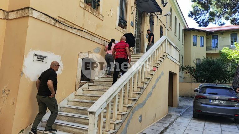 Κακοποίηση 3χρονης στα Χανιά: Στη φυλακή για απόπειρα ανθρωποκτονίας η 25χρονη μητέρα και ο σύντροφός της
