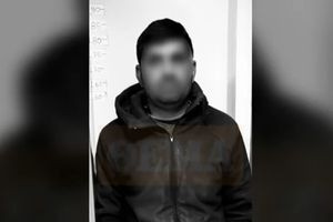 Ντελιβεράς σε αμόκ καβάλα σε δίκυκλο “πήρε με τις πέτρες” περαστικούς και οχήματα και συνελήφθη