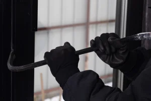 Έγκυος βρέθηκε πρόσωπο με πρόσωπο με διαρρήκτη μέσα στο σπίτι της στη Λάρισα