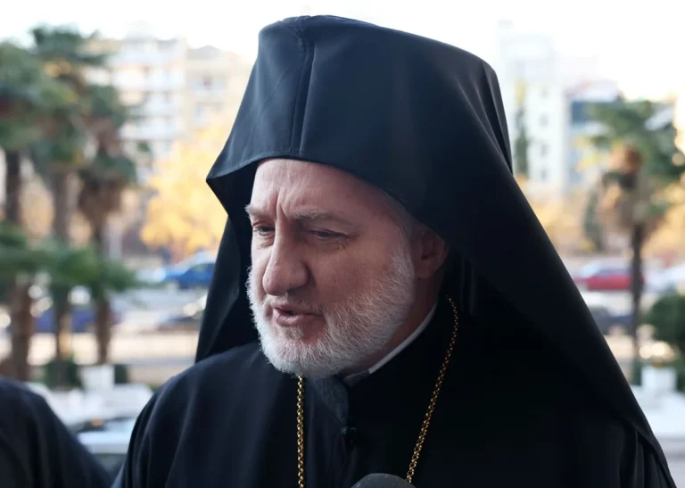 Θεσσαλονίκη: Λιποθύμησε στη Θεία Λειτουργία ο Αρχιεπίσκοπος Αμερικής Ελπιδοφόρος