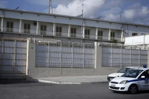 Κύκλωμα αλλοδαπών στις φυλακές Κορυδαλλού βασάνιζε κρατούμενους και εκβίαζε τις οικογένειές τους