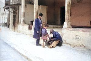 Στην πλατεία Τζαμί Δεφτεδάρ…