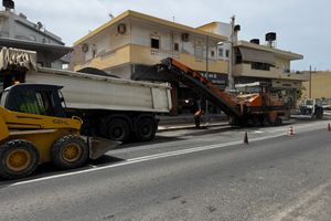 Σε εξέλιξη εργασίες φρεζαρίσματος και ασφαλτόστρωσης στην Λ. Παπαναστασίου