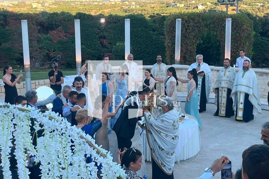 Γάμος με 13 κουμπάρους στο Ηράκλειο