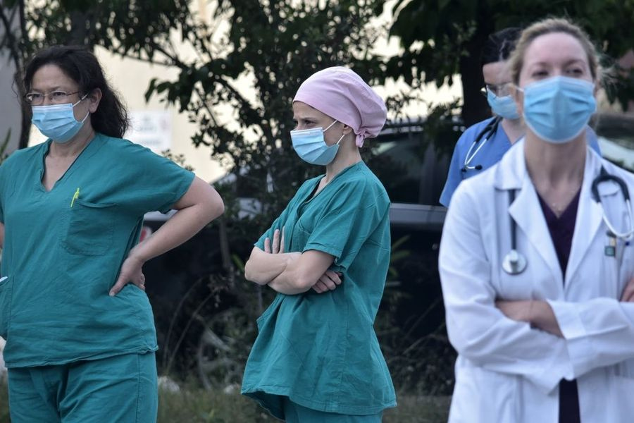 «Ζητάμε διπλασιασμό των μηνιαίων αποδοχών μας»- Απεργούν οι νοσοκομειακοί γιατροί