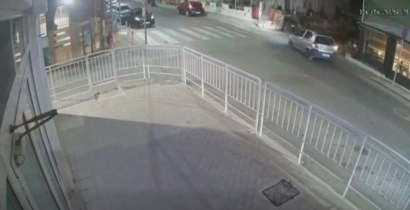 Σοκαριστικό βίντεο: Η στιγμή της παράσυρσης γυναίκας από μηχανή στις Γούρνες
