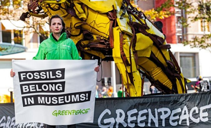 Greenpeace: Ο πόλεμος κατά του Ιράν αποφέρει νέα κέρδη-ρεκόρ στους πετρελαϊκούς κολοσσούς, ενώ τα νοικοκυριά πληρώνουν το τίμημα