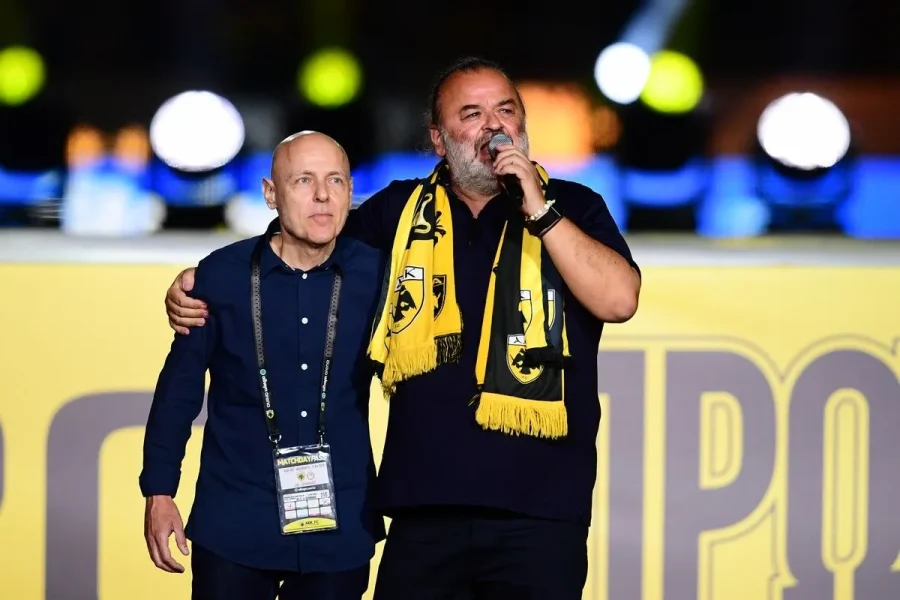 Ο Ηλιόπουλος τραγούδησε στη φιέστα της ΑΕΚ