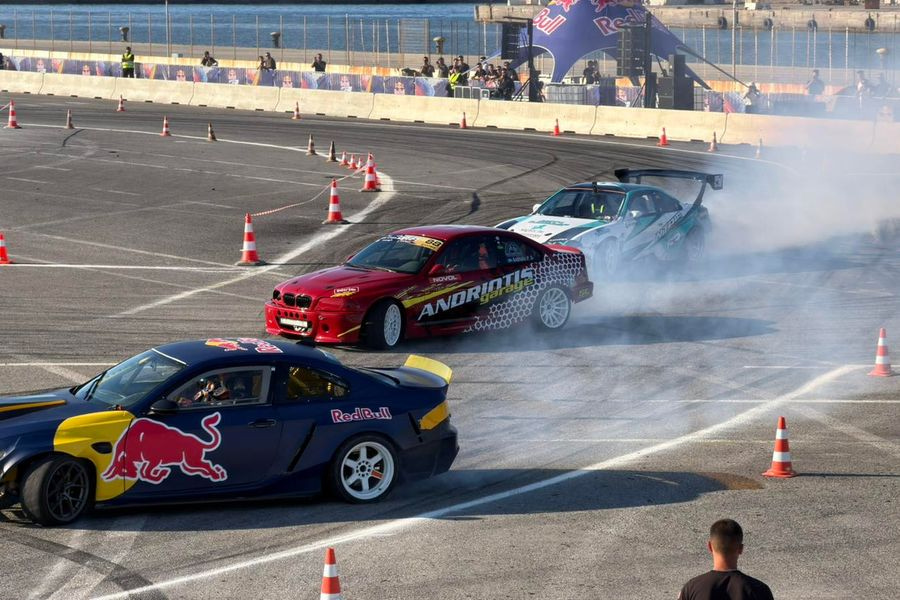 (ΦΩΤΟ + ΒΙΝΤΕΟ) Red Bull Mad Mike Tour: Κοσμοσυρροή στο λιμάνι Ηρακλείου για τον κορυφαίο drifter Mad Mike