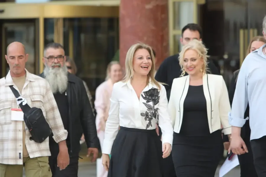 Οι 4 σωματοφύλακες της Μαρίας Καρυστιανού και οι εικόνες που παρέπεμπαν σε άλλη εποχή