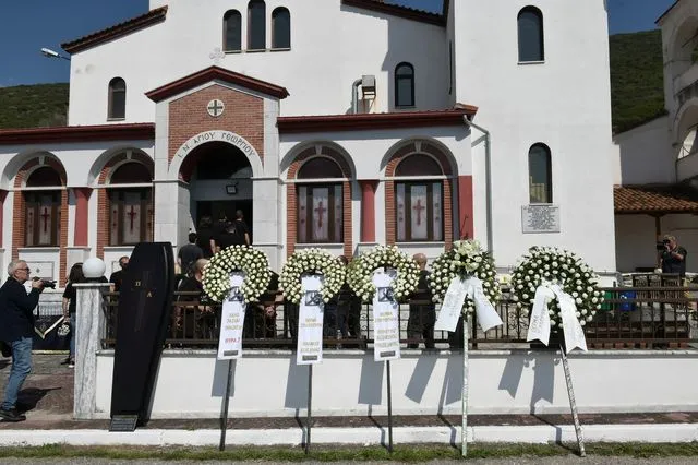 Σε κλίμα οδύνης η κηδεία του Παρασκευά Άντζα