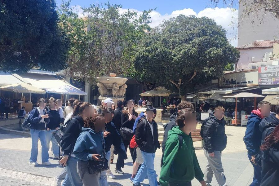 (ΦΩΤΟ) Μετά το χαλάζι έβγαλε ήλιο και γέμισε κόσμο το κέντρο του Ηράκλειο