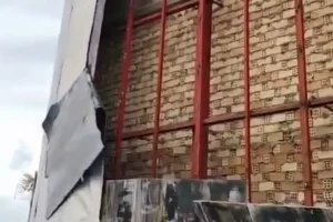 Κέρκυρα: Σοβαρές ζημιές στο Δημοτικό Θέατρο – Αποκολλήθηκαν πάνελ από τους ισχυρούς ανέμους