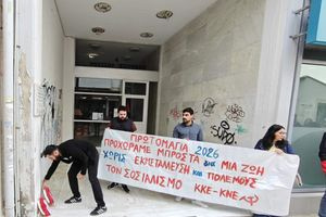(ΦΩΤΟ) Με κατάθεση στεφάνων τιμήθηκε η Εργατική Πρωτομαγιά από την ΚΟ Ηρακλείου του ΚΚΕ