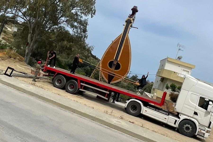 (ΦΩΤΟ – ΒΙΝΤΕΟ) Μία κρητική λύρα για ρεκόρ… γκίνες!