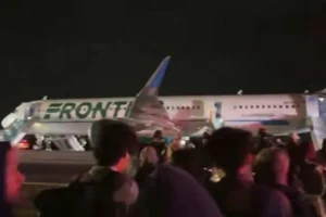 Απίστευτο περιστατικό στο αεροδρόμιο του Ντένβερ: Αεροπλάνο χτύπησε άνθρωπο που περπατούσε τον διάδρομο προσγείωσης