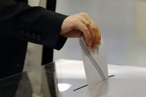 Real Polls: Τρεις μονάδες πάνω η ΝΔ στο 29,1%, στο 16,1% ο Τσίπρας, στο 13,1% η Καρυστιανού, μονοψήφιο το ΠΑΣΟΚ