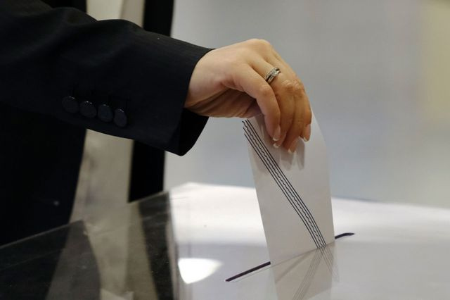 Ποιος φοβάται την έρευνα και για τρίτη φορά έβαλαν τους «κοριούς» βαθιά στο…χρονοντούλαπο της εισαγγελίας;-Τι ακούγεται στους «πράσινους» διαδρόμους για τις μετεκλογικές συνεργασίες και το μήνυμα Άννας στο Νίκο, μέσω… Ισπανίας!-Ελληνικά «Απάτσι» στη φωτιά της Μέσης Ανατολής!